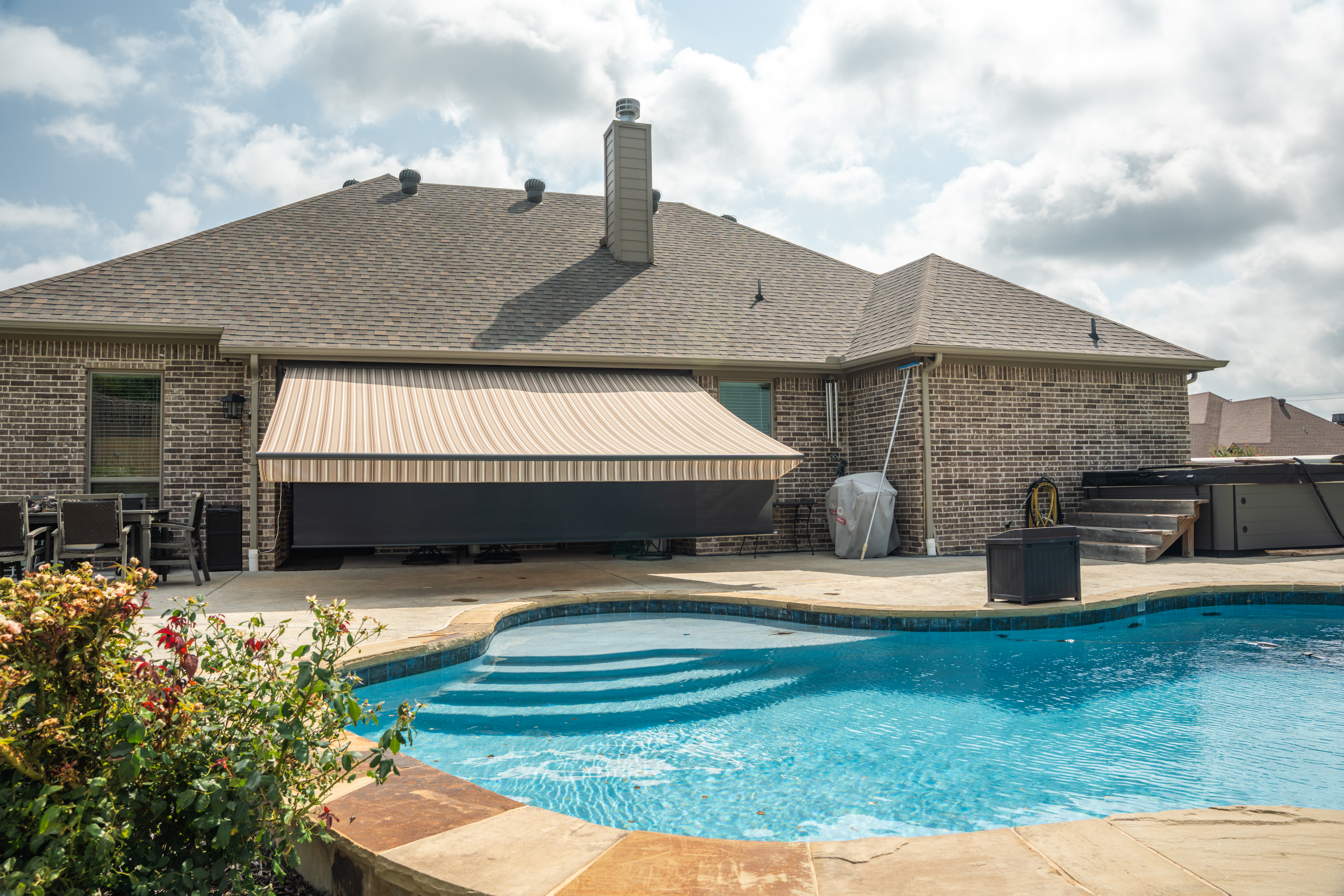 Awning-Residential-Patio-Pool-Brick-House-DropScreen-Exterior-View