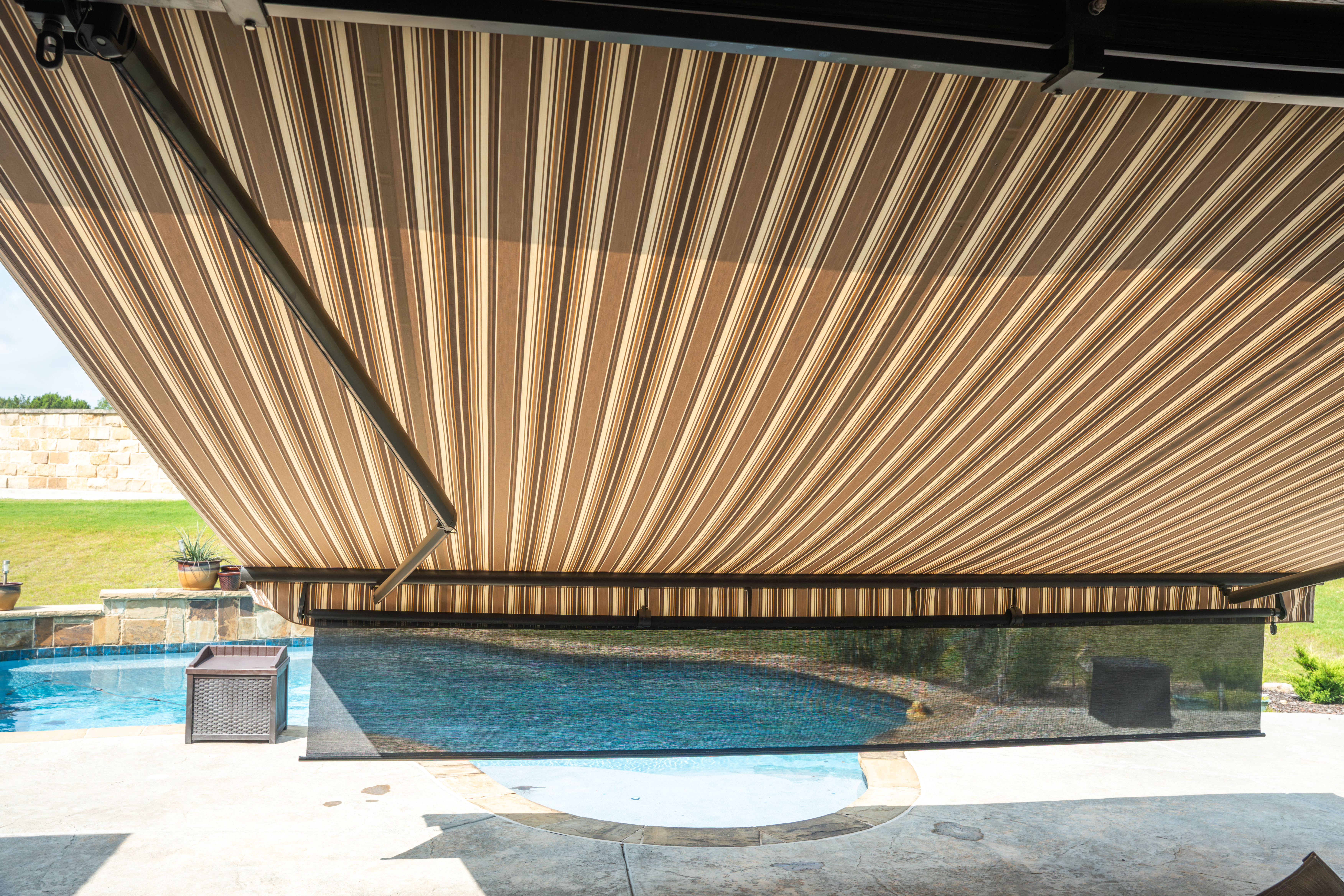 Awning-Residential-Patio-Pool-Brick-House-DropScreen-Interior-View