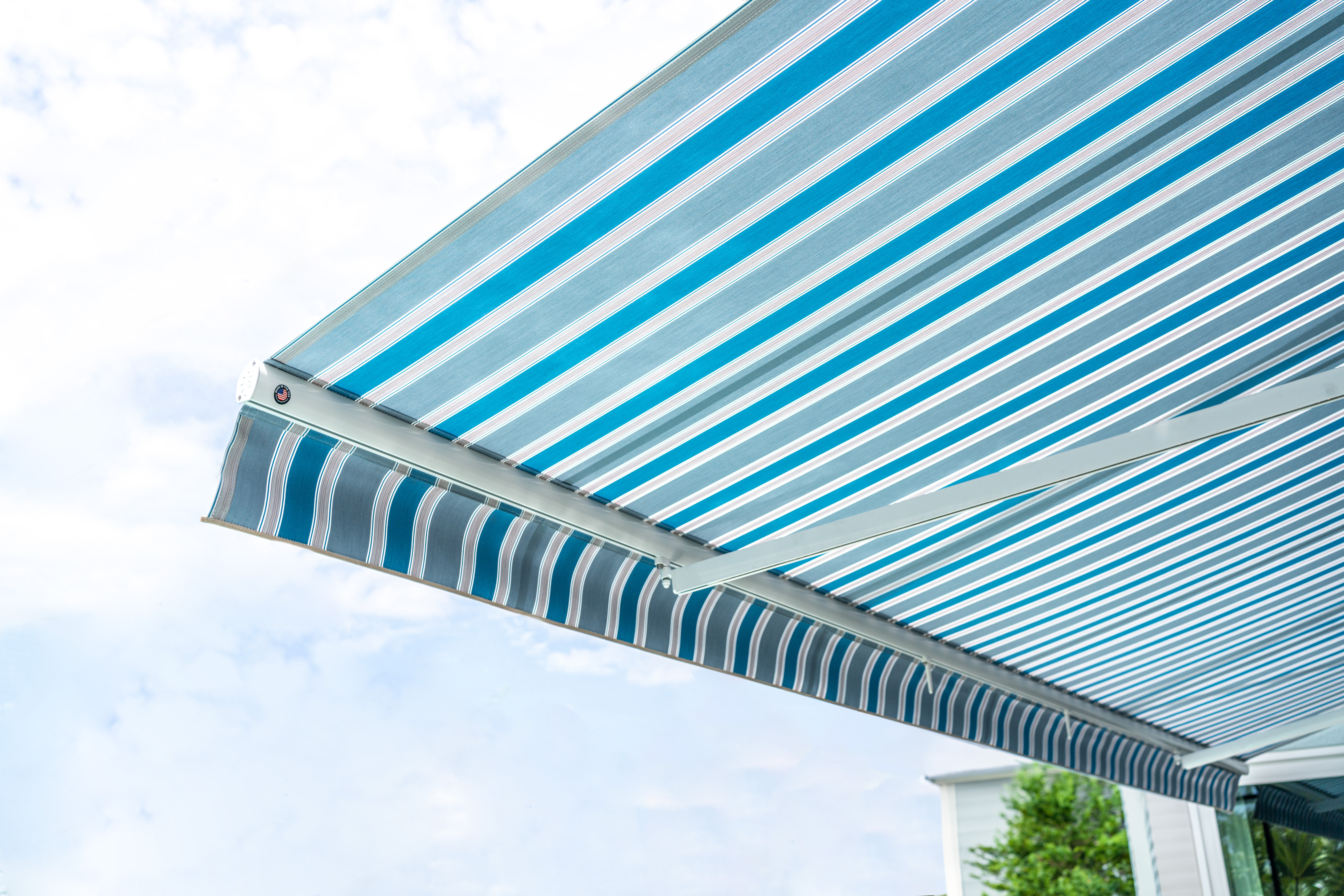 Awning-Residential-WhiteFrame-BaycrestSky