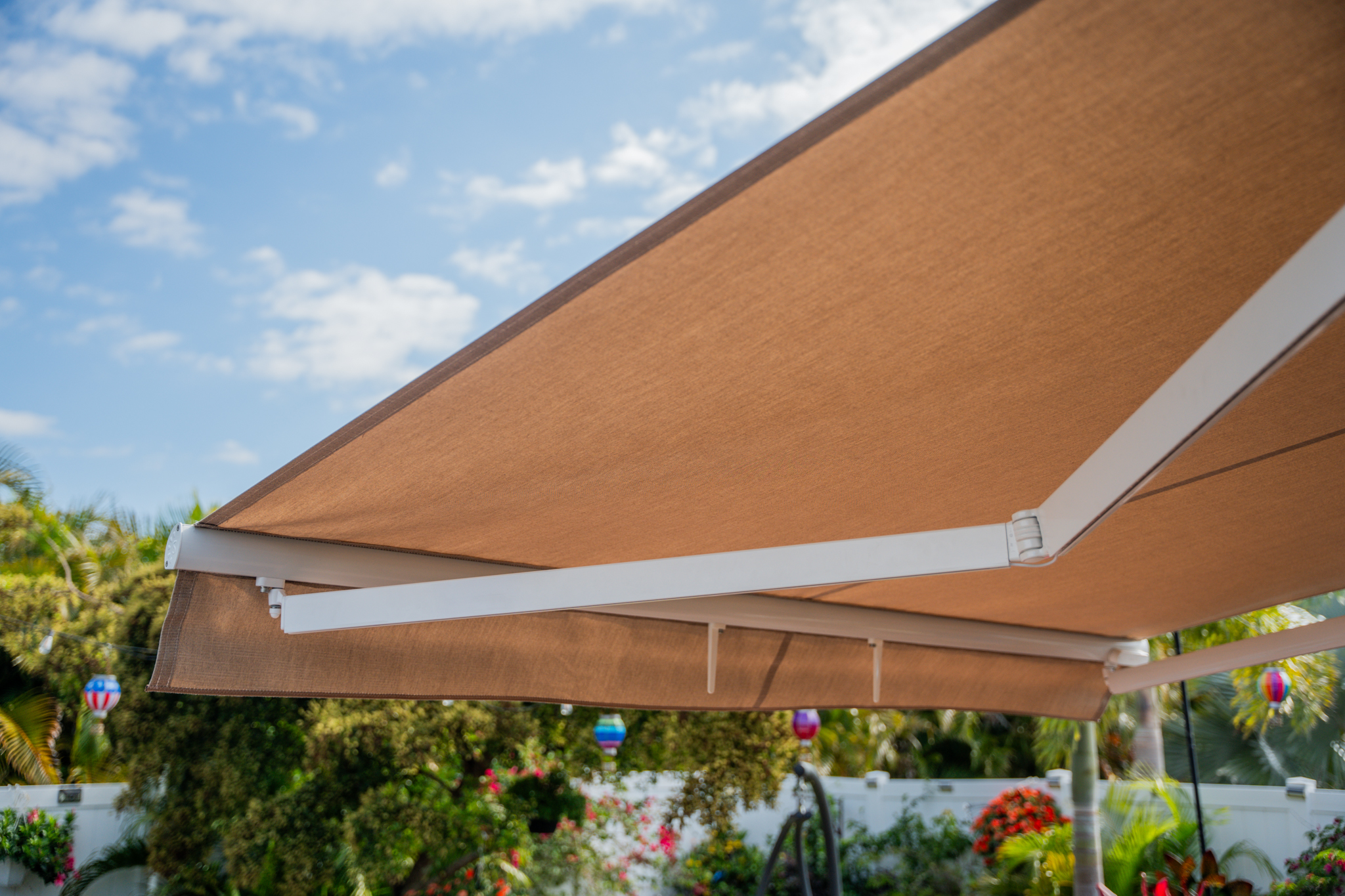 Awning-Residential-WhiteFrame-SilcaDuneTan