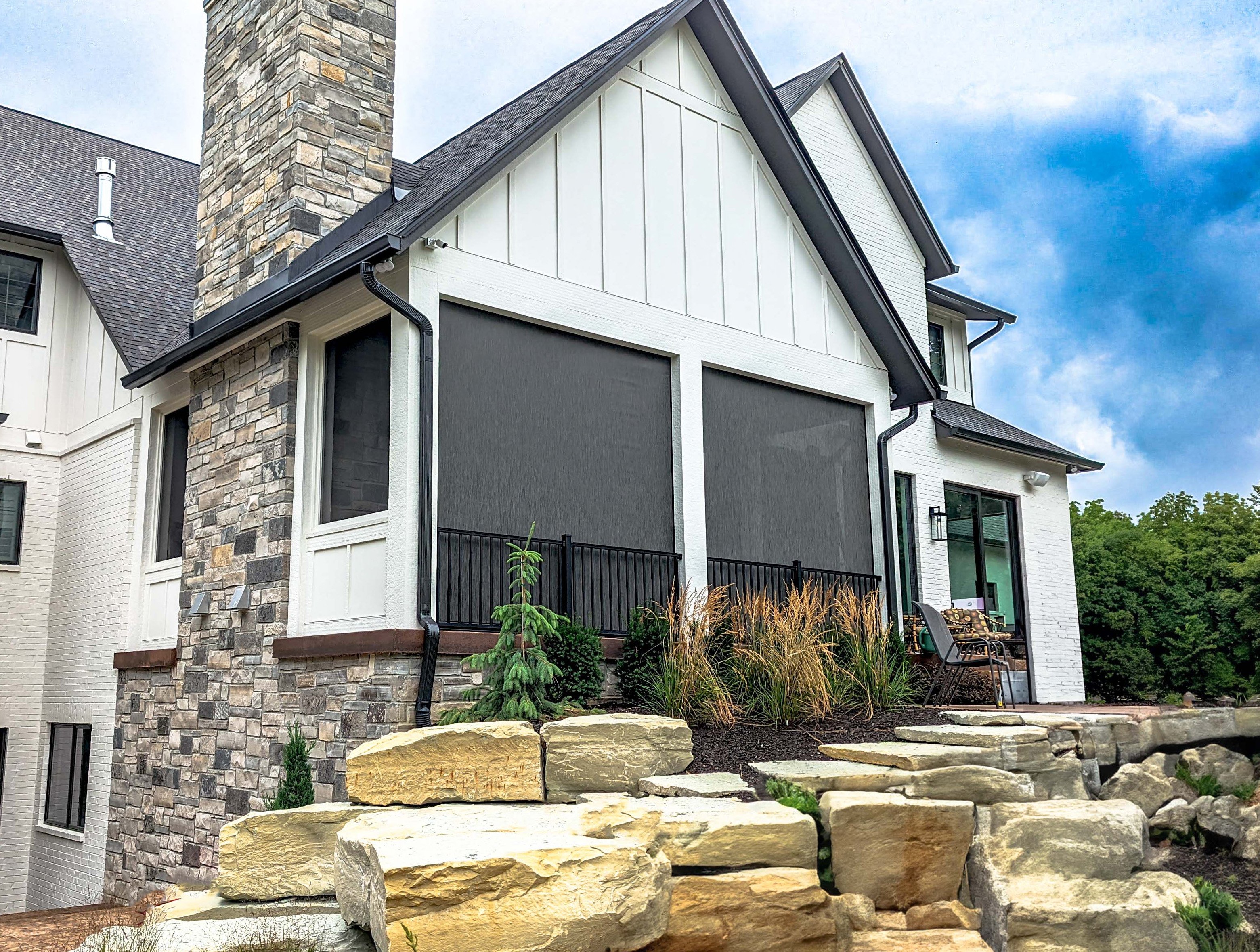 Screens-Recessed-Residential-ExteriorView-WhiteHouse