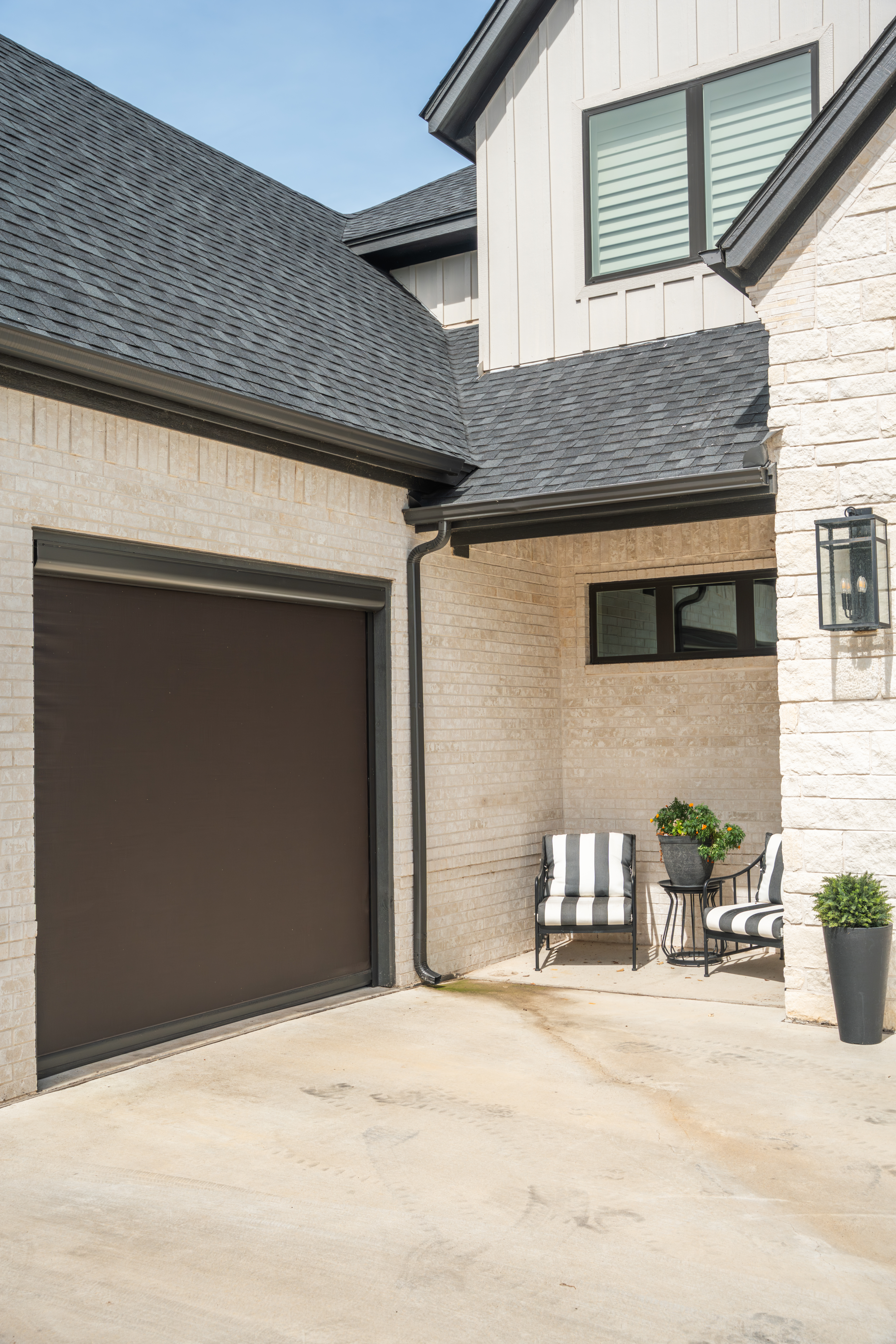 Garage-Screen-Bronze-Golf-Cart-White-House-Vertical