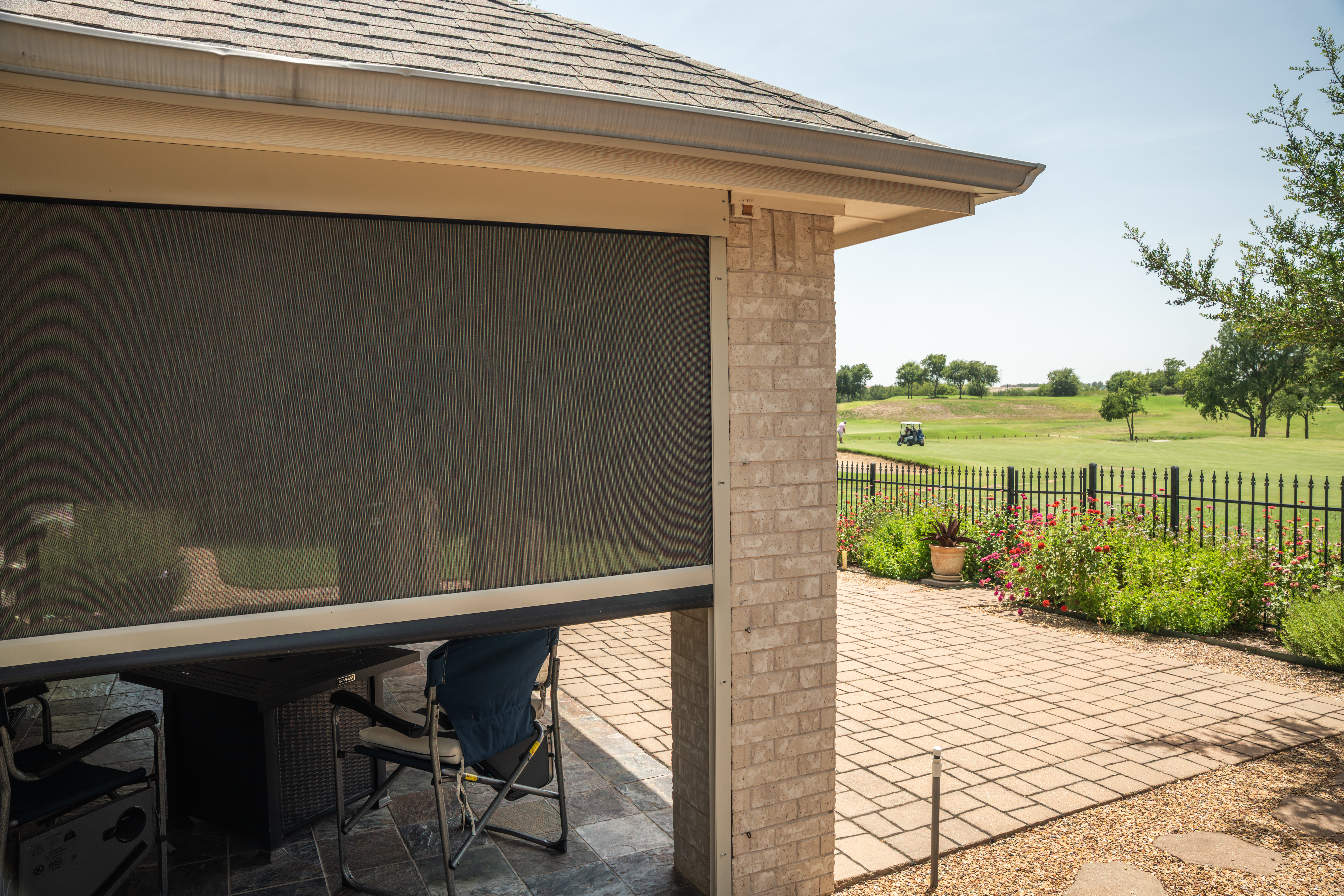Patio-Multiple-Screens-GreyFabric-White-Hardware-Backyard-GolfCourse