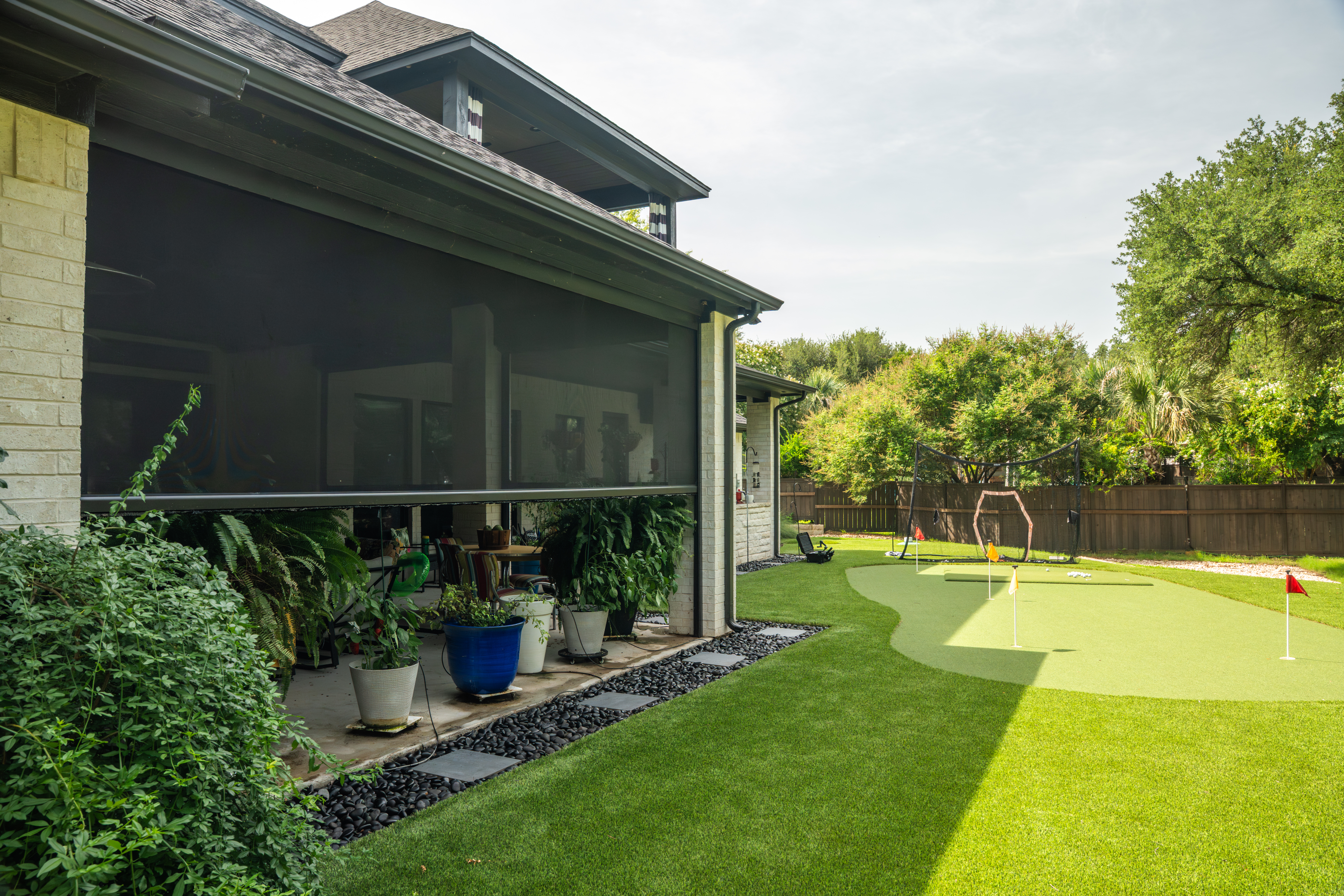 Residential-Insect-Screens-Patio-Putting-Green-Exterior-View