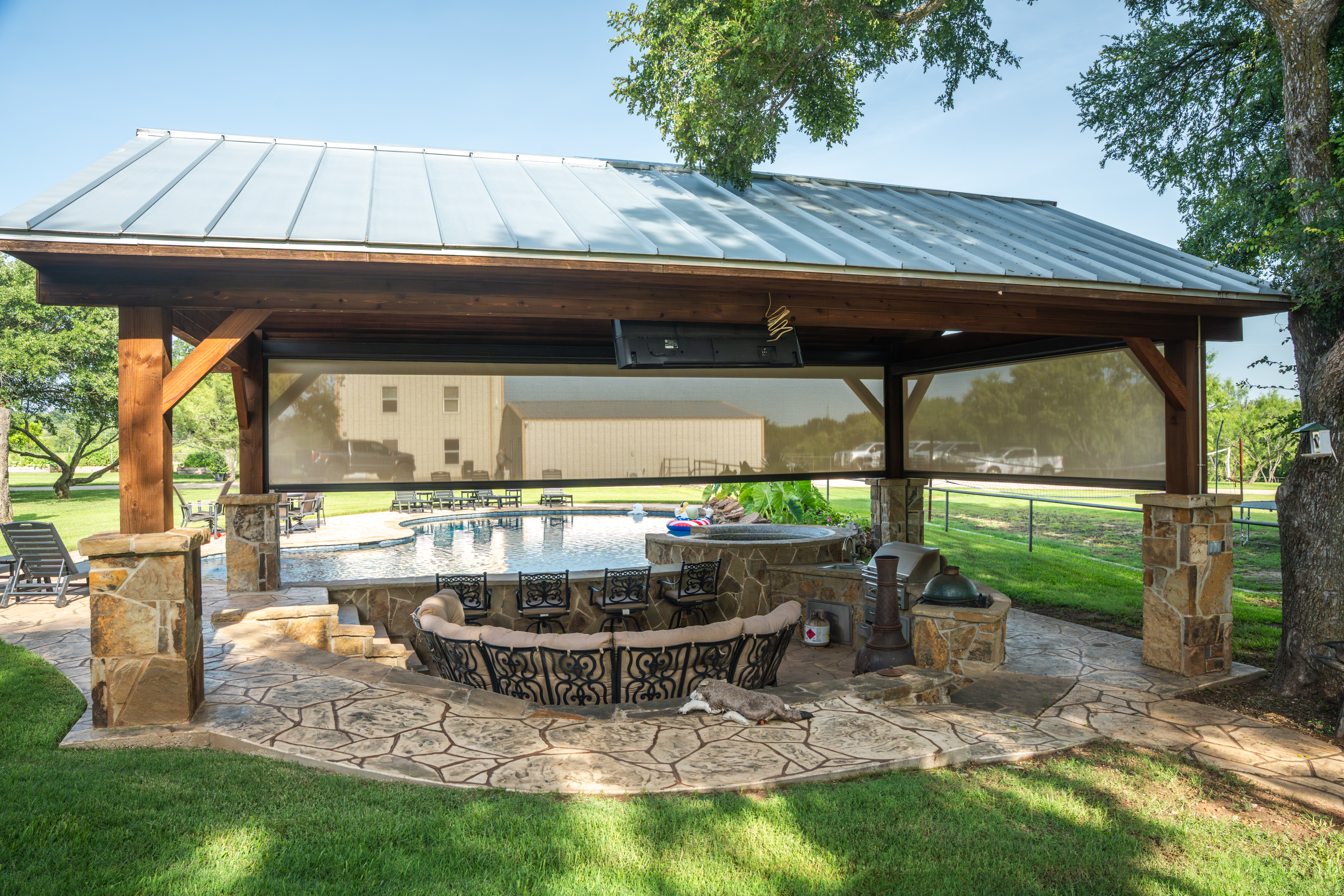 Residential-Screens-White-Fabric-Wood-Brick-Pergola-Pool-Interior-View