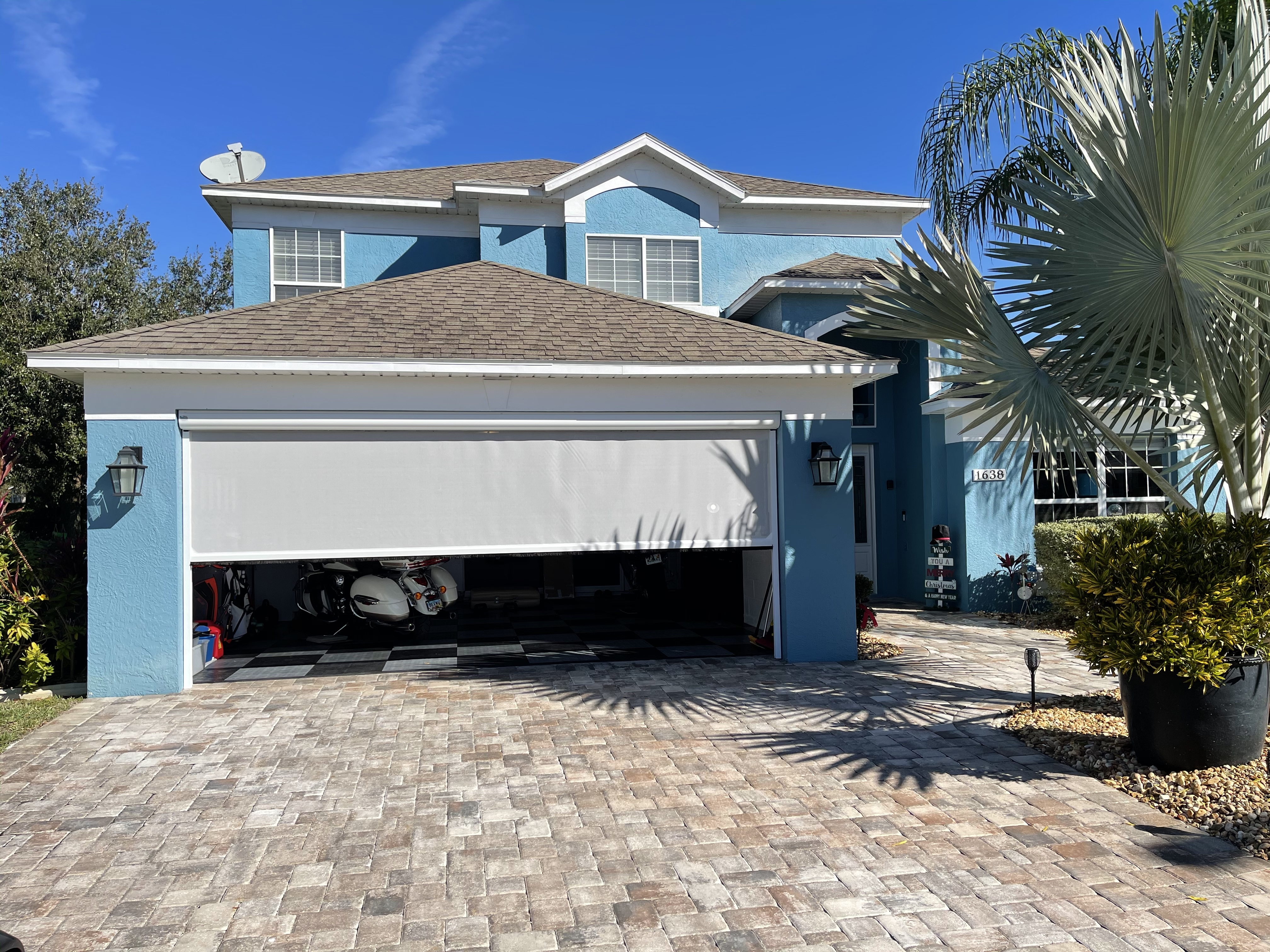 Screens-Residential-Garage-BlueStucco