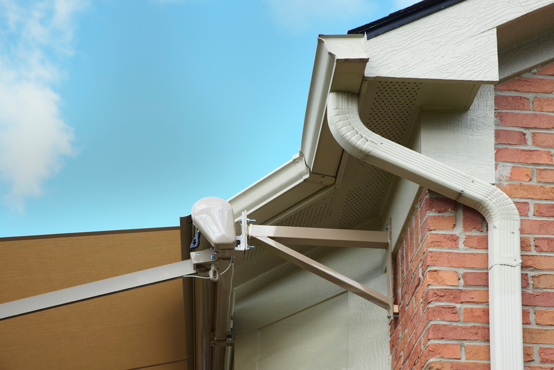 Beige-Awning-Bay-Mount-Closeup