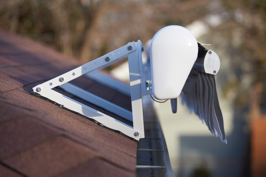 Retractable-Awning-Roof-Mount-Application-White-Hardware